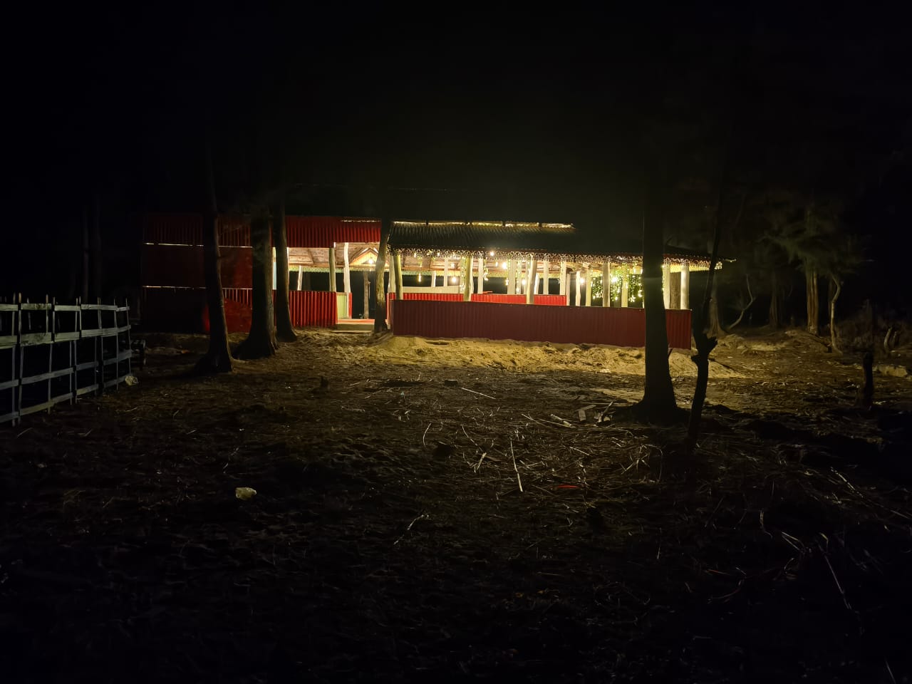 ক্যাফে ও বিশ্রাম এলাকা